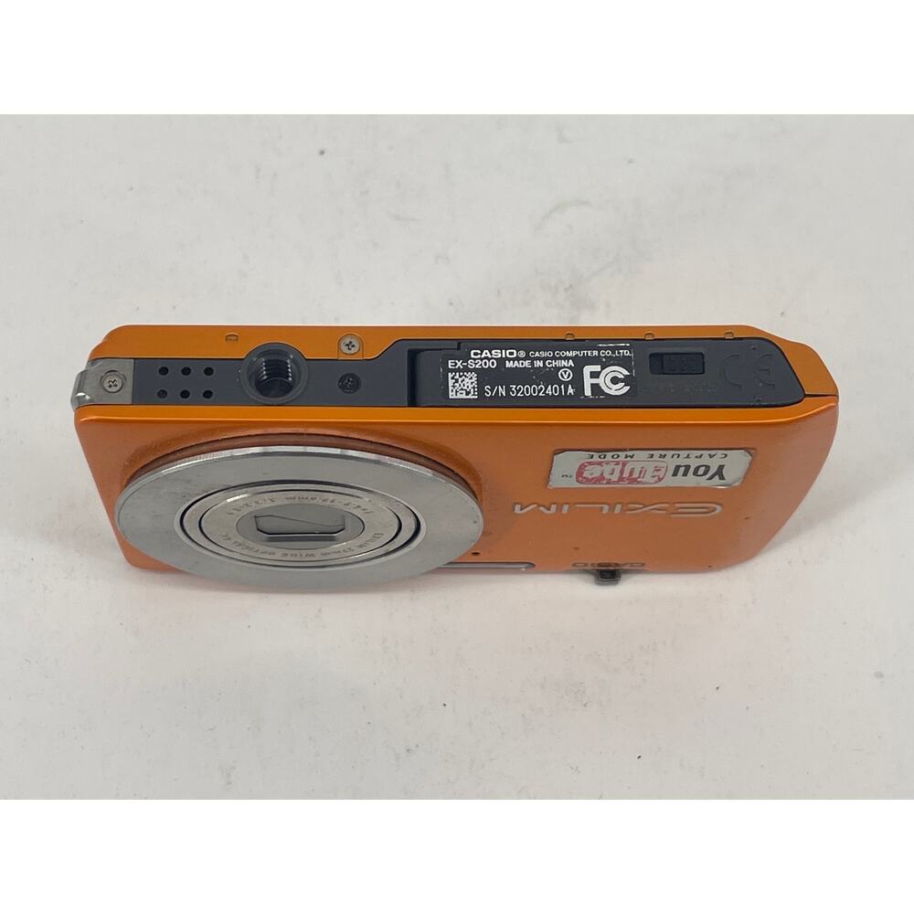 Casio Exilim EX-S200 14.1MP Digital Camera - Picture 3 of 4